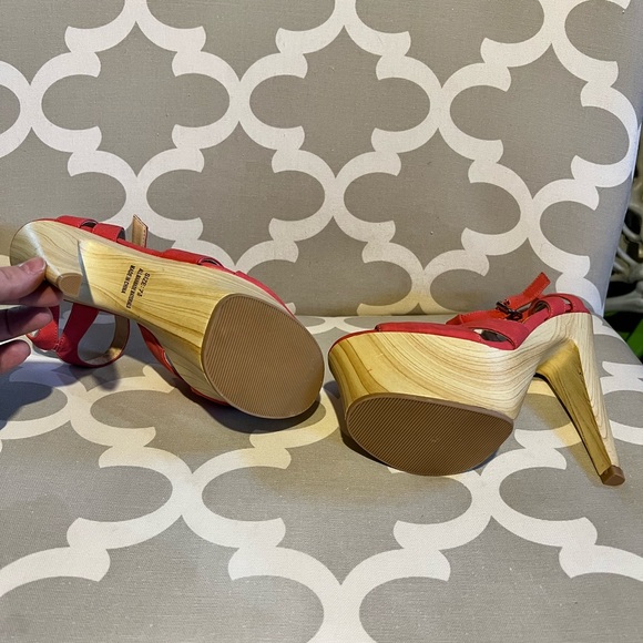 Heels - Picture 2 of 2